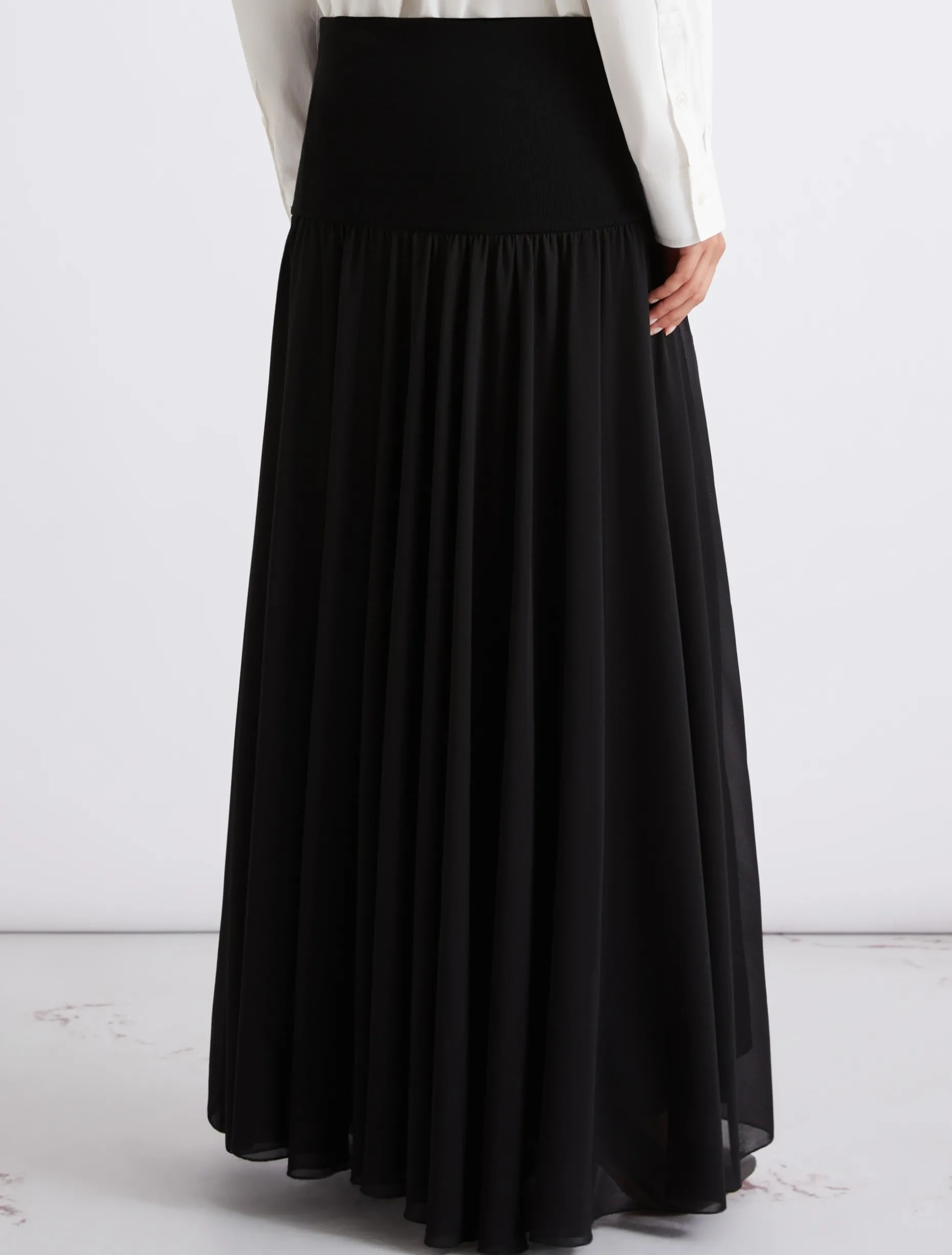 Gonna svasata in georgette - NERO
