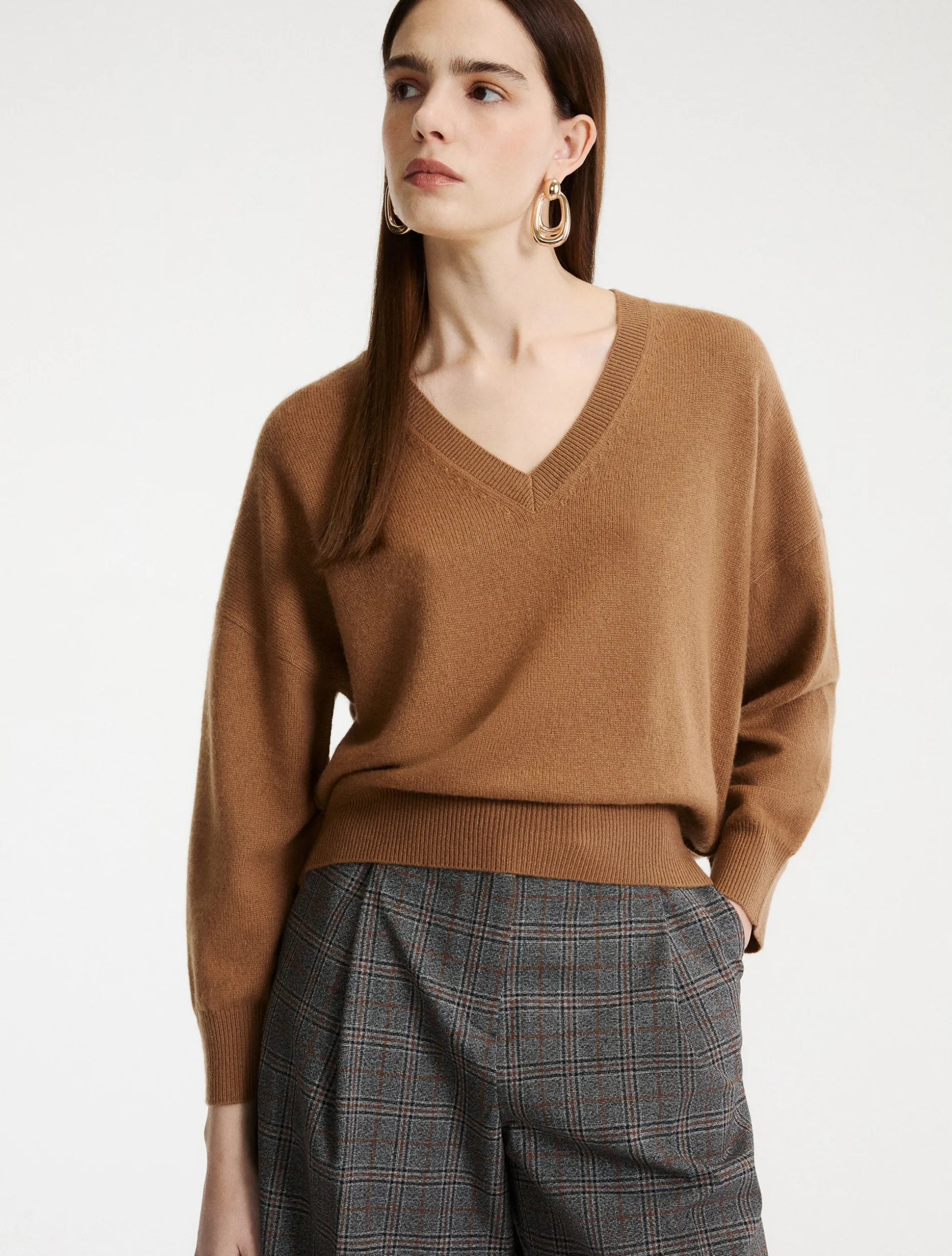 Maglia con collo a V in cashmere e lana - CAMMELLO