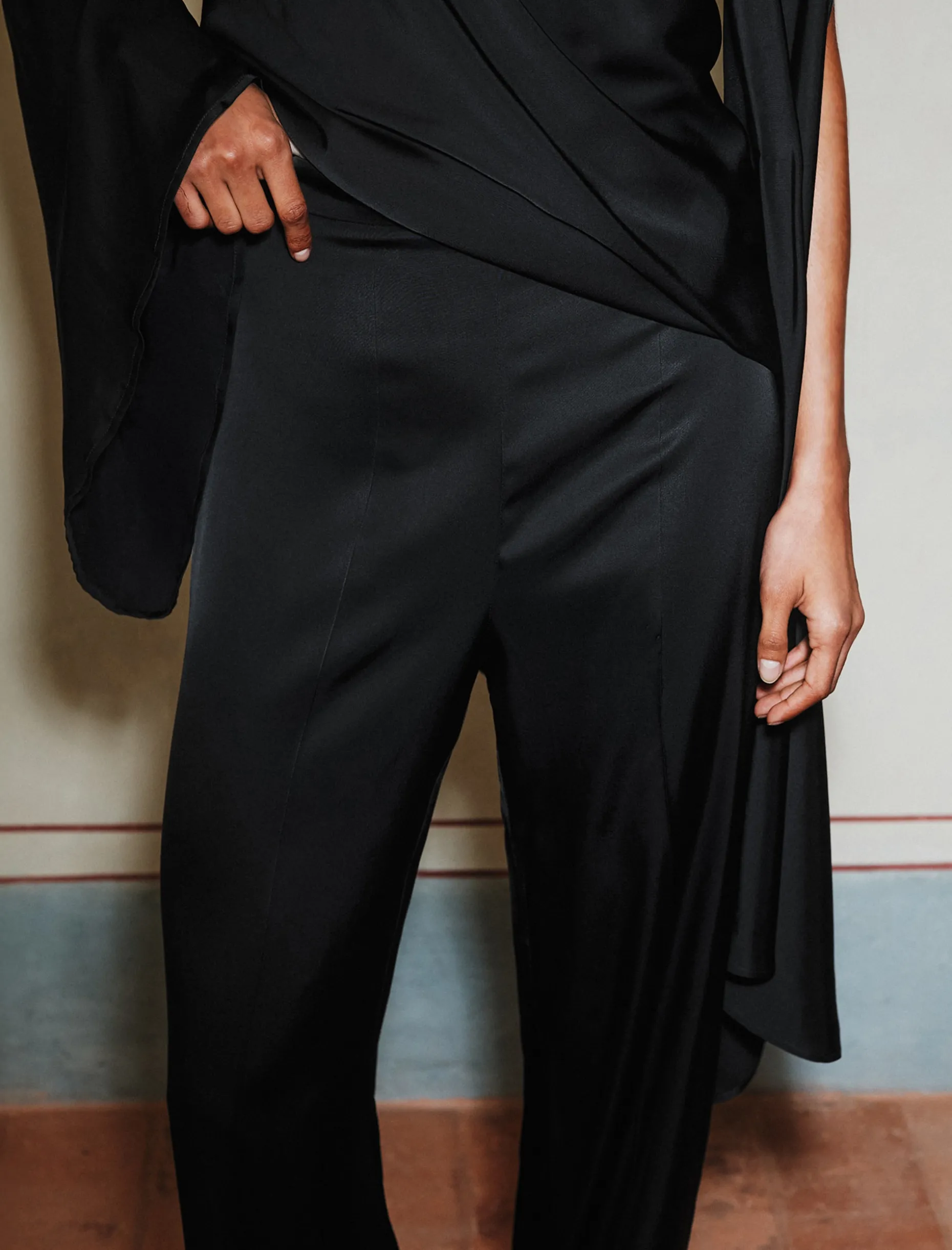 Pantalone ampio in raso stretch - NERO