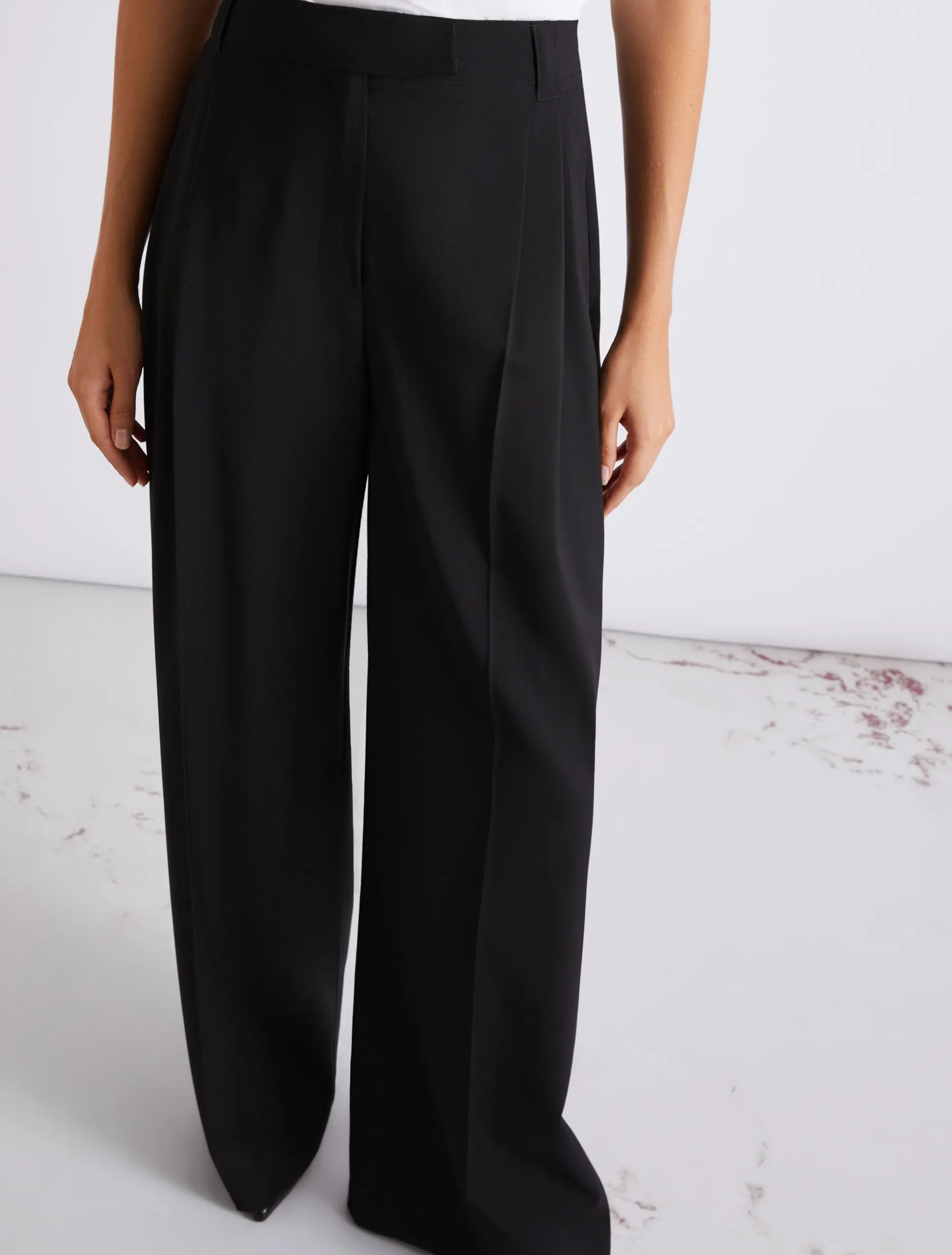 Pantalone con pince in pura lana - NERO