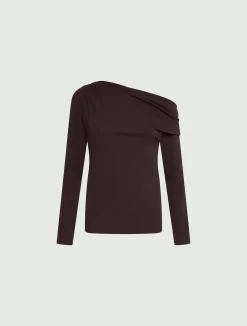 T-shirt con scollo asimmetrico - CIOCCOLATO